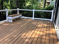 <b>Trex Tanscend Havana Gold Decking with White Washington Vinyl Railing with Black Round Aluminum Balusters-matching bench</b>